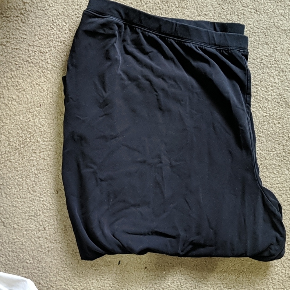 Black capris